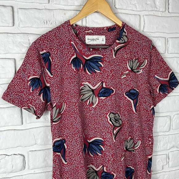 Abercrombie Soft A&F floral print relaxed fit tee size small - Picture 2 of 7